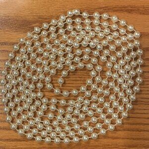 9 FEET STRAND OF PEARL LOOK BEADED CHRISTMAS GARLAND, LIKE NEW